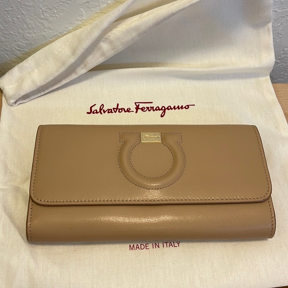 Salvator Ferragamo WOC